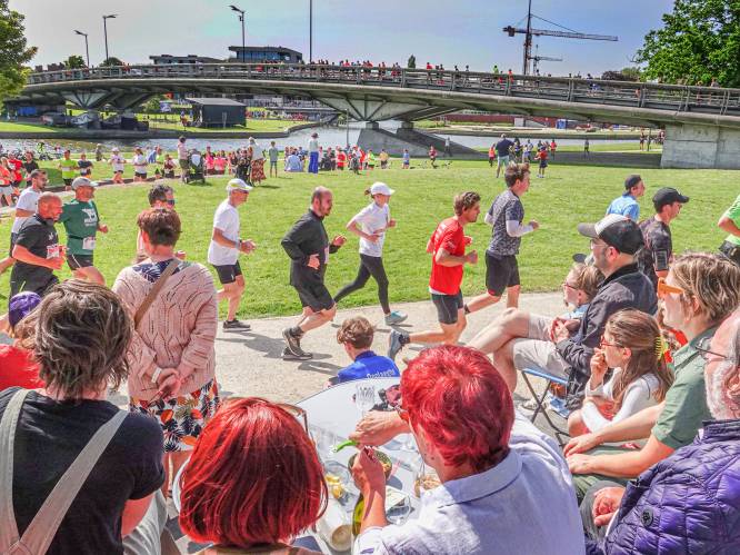 “11 km in de hitte, en nergens bevoorrading”: nieuwe wetgeving rond herbruikbare bekers zet Kortrijk Loopt in moeilijke positie