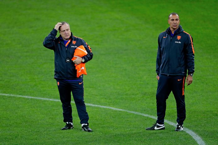 Toenmalig bondscoach Dick Advocaat en zijn assistent Ruud Gullit.