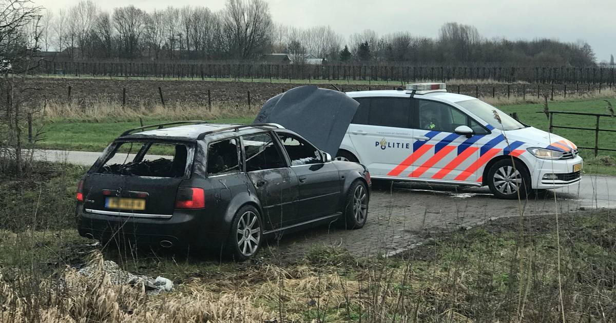 Auto in brand gestoken bij Velddriel, voertuig veiliggesteld voor