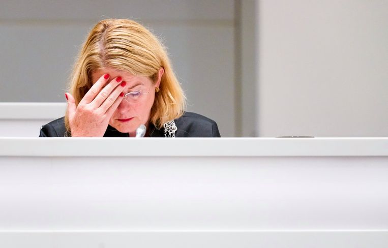 De opgestapte Haagse burgemeester Krikke tijdens het spoeddebat rond het corruptieonderzoek naar de wethouders Richard de Mos en Rachid Guernaoui. Beeld Freek van den Bergh / de Volkskrant