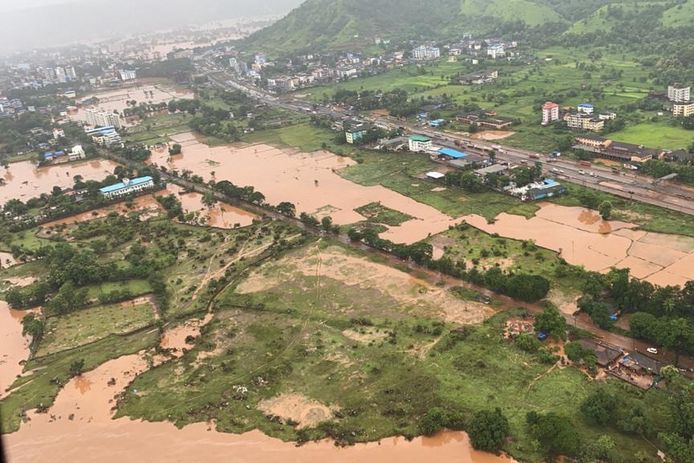 De moessonregens in de Indiase deelstaat Maharashtra hebben zware overstromingen veroorzaakt.