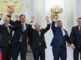 Vladimir Saldo (links) viert een feestje met Vladimir Poetin (midden) en andere pro-Russische gouverneurs van bezette gebieden in Oekraïne.