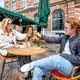 Zes uur lang op een Utrechts terras: ‘Tegen deze tapbiertjes kan toch niets op’