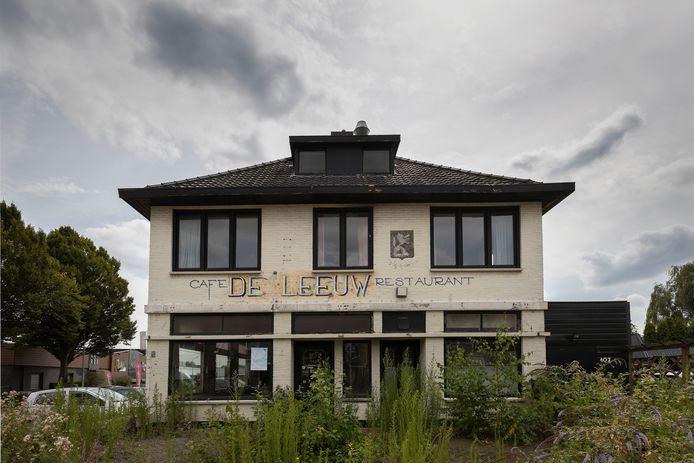 Het voormalige café en restaurant De Leeuw