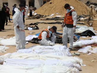 TERUGLEZEN MIDDEN-OOSTEN. Tientallen lichamen aangetroffen in massagraf in ziekenhuis - Netanyahu zegt “militaire druk” op Hamas te zullen opvoeren