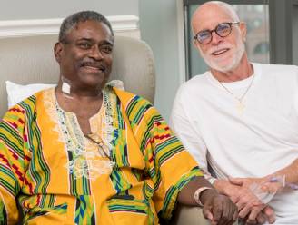 Onbekende klasgenoot van 50 jaar geleden schenkt Kenneth levensnoodzakelijke nier