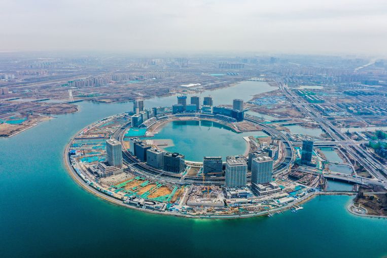 Een kunstmatig eiland in ontwikkeling in Zhengzhou in de provincie Henan in centraal China. Beeld ANP / SIPA 