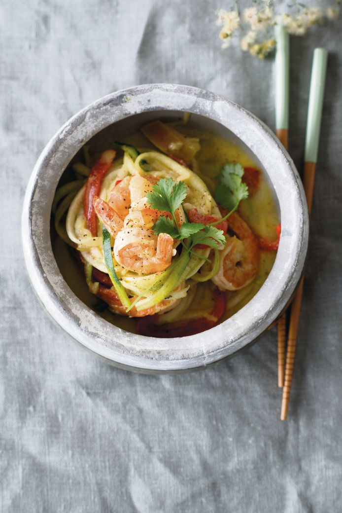 Courgetti met scampi's en curry van Sandra Bekkari