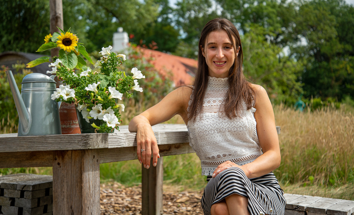 Het huis - Documentary series (BEL) - season 8 (2022) s08e04 - Caption: Nina Derwael Beeld © VRT