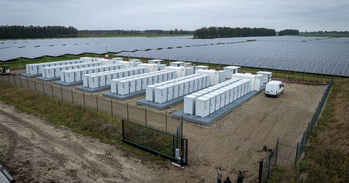 Groene energie opslaan voor donkere dagen: Wanneperveen heeft grootste batterijencomplex van Nederla