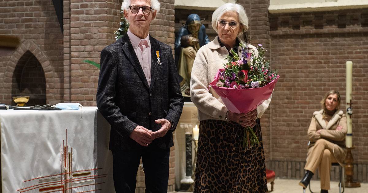 Lintje voor Josef Kolmschot uit Saasveld: ‘Eerst de bruid knippen, dan hup, door naar de kerk’