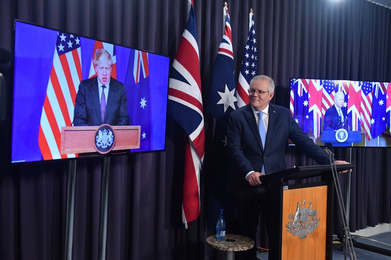 Il primo ministro australiano Scott Morrison con Boris Johnson (a sinistra) e Joe Biden sugli schermi dietro di lui, annunciando il nuovo accordo di Oaks.  Foto dell'Agenzia per la protezione dell'ambiente
