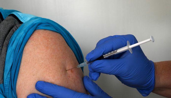 Rapporté à la population, parmi les pays de plus d’un million d’habitants, c’est au Proche-Orient que se trouve le champion de la vaccination: les Emirats arabes unis.
