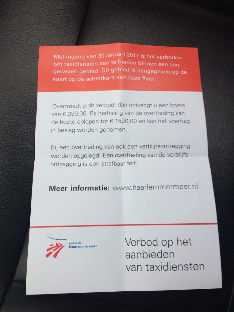 De flyer die sinds maandag aan taxichauffeurs wordt uitgedeeld. Beeld Marc Kruyswijk