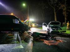 Bedrijfsbus en auto botsen in Voorthuizen: flinke ravage en meerdere gewonden