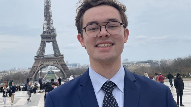 Rechtenstudent Simon (19) kroont zich tot wereldkampioen diplomatie