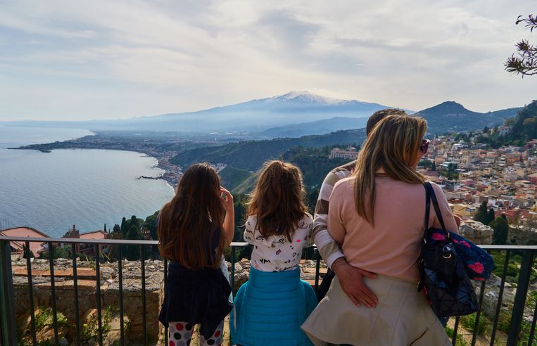 Een jong gezin in Italië. Beeld Getty Images