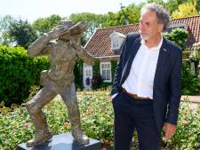 Vogelkenner en vraagbaak Jacob Viergever vereeuwigd in brons
