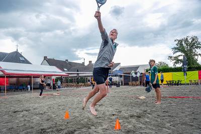 Zandhappen in sportief beachweekend in Zegge