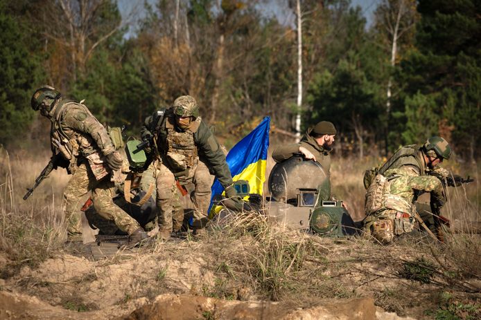 Oekraïense soldaten tijdens een militaire trainingssessie in het noorden van het land.