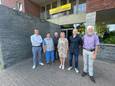 Van links naar rechts: schepenen Kris Verbeeck en Annick De Wever, Paul Scholiers (Seniorenadviesraad), Inge De Jonghe
(Hoghe Cluyse), Jelle Peeters (Hoghe Cluyse) en Johny Rens (Seniorenadviesraad).