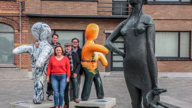 K-dolls blijven maand langer en gaan op toer in deelgemeenten, al 90 poppen verkocht