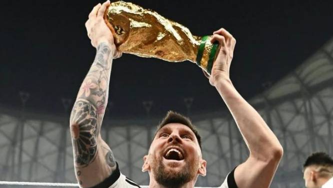 Plots tilde Messi een valse trofee op: dit is de straffe WK-anekdote achter de meest gelikete foto op Instagram