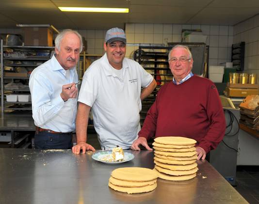 John en Con Schoonderwoerd, met ijstaartsamen met Remy Hurkmans van Bakkerij de Gouden Aar.