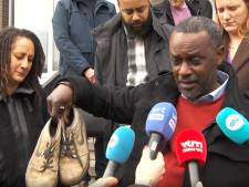  
KIJK. Papa van Sanda Dia toont de schoenen van zijn zoon: “Dit is het enige wat me nog rest van hem” 