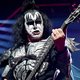 De goodbye KISS van Gene Simmons: 'Vuurspuwen, rennen en vliegen over een podium, ik zie het Bono mij niet nadoen'