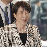 Partij van populaire Japanse premier behaalt meer dan twee derde van de zetels bij vervroegde verkiezingen: beste resultaat ooit