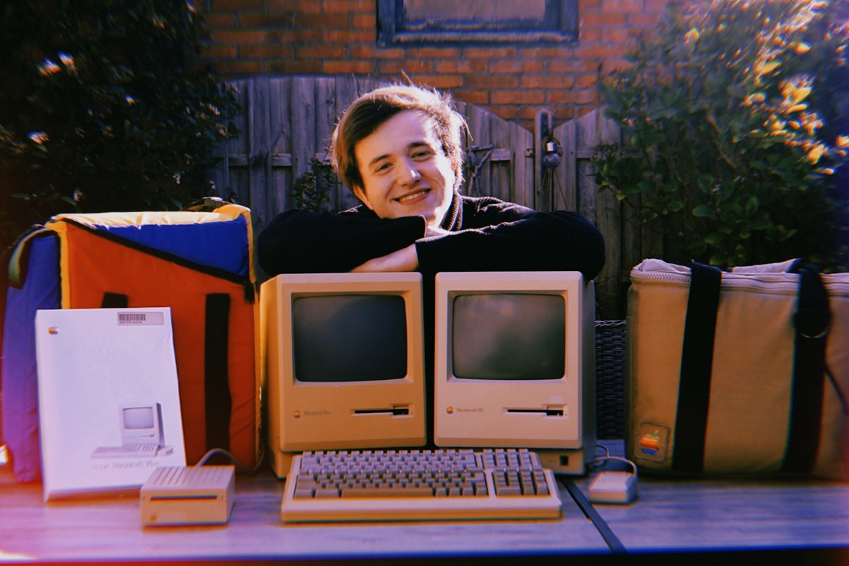 overschot muziek Kruipen Nick (21) heeft na 4 jaar verzamelen 30 vierkante meter aan Apple-spullen |  Foto | bd.nl