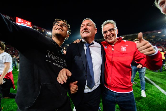 FC Twente-trainer Ron Jans tussen de feestende fans.



during the match Twente - Groningen