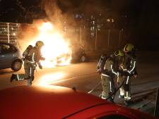 Geparkeerde auto in brand gevlogen op de Plutostraat
