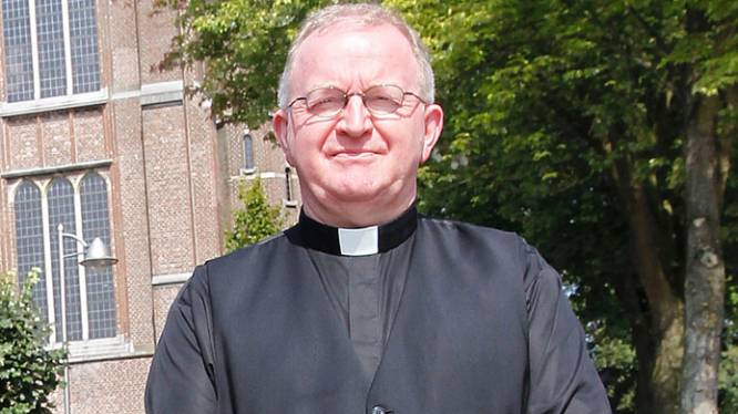 Omstreden pastoor Van Roosmalen uit Reusel neemt ontslag
