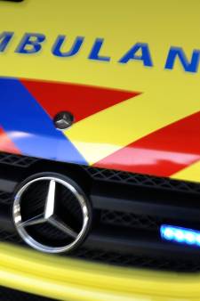 Vrouw crasht in water naast snelweg bij Wachtum en raakt gewond