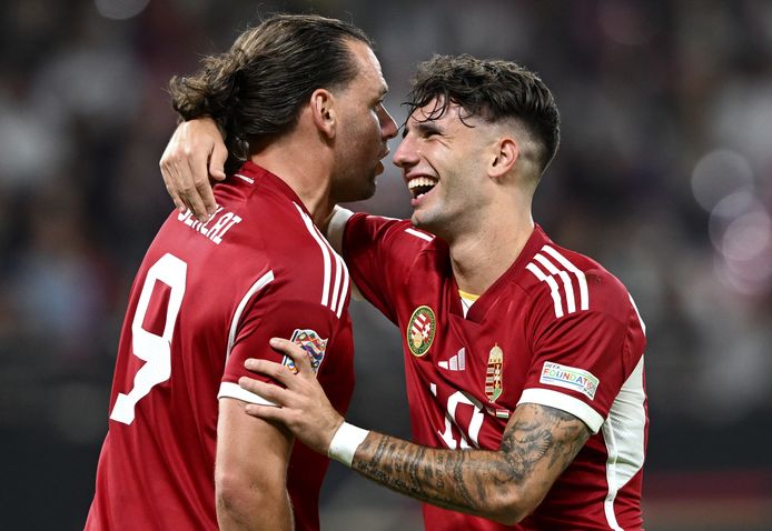 Adam Szalay festeggia il suo gol con Dominic Zuboszlai.