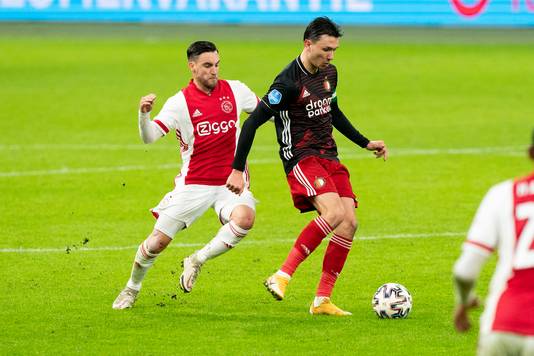 Steven Berghuis in actie tegen Ajax, zijn nieuwe club.