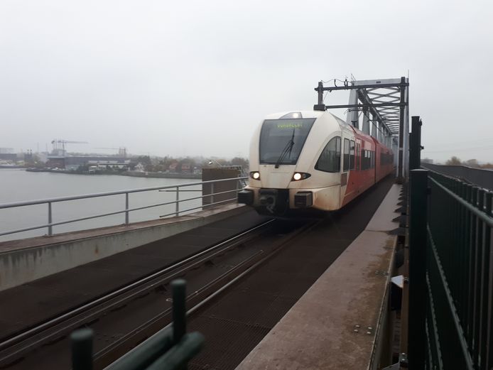 Voorlopig rijden er geen treinen meer op de Baanhoekbrug.