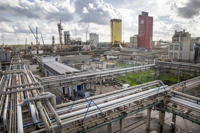 Yara Sluiskil is de grootste kunstmestfabriek van Noordwest-Europa.
