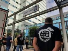 Actie van exploitanten bij stadskantoor Tilburg na afgelasten kermissen: ‘En de Efteling blijft wél open?’