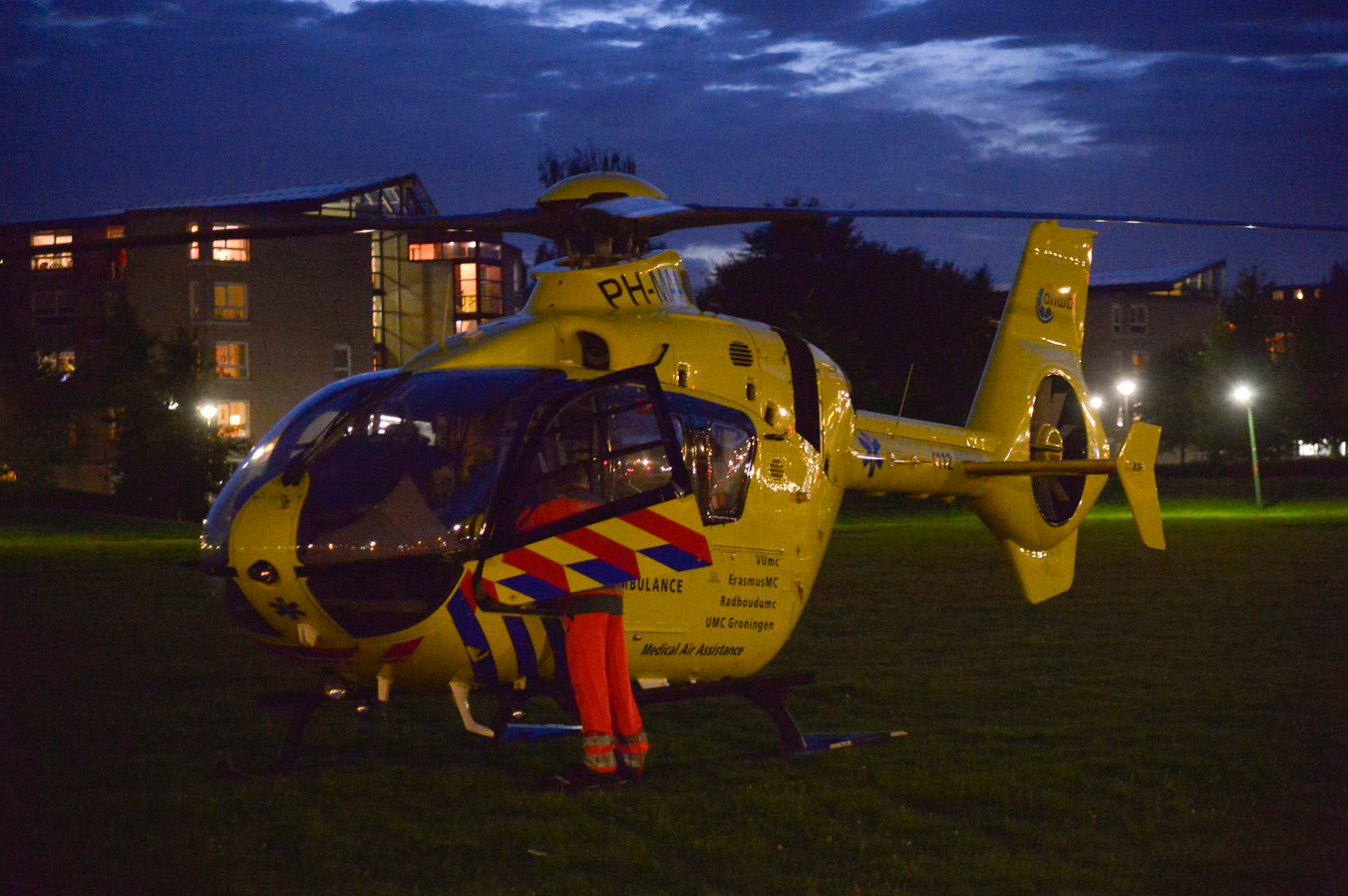 Een traumahelikopter kwam naar de plek van het ongeluk in Etten-Leur