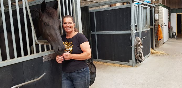 Liane Schellekens is dol op paarden. Als trainer/groom heeft ze internationale ervaring. In die hoedanigheid heeft ze vaker een rol vervuld tijdens de Paralympics