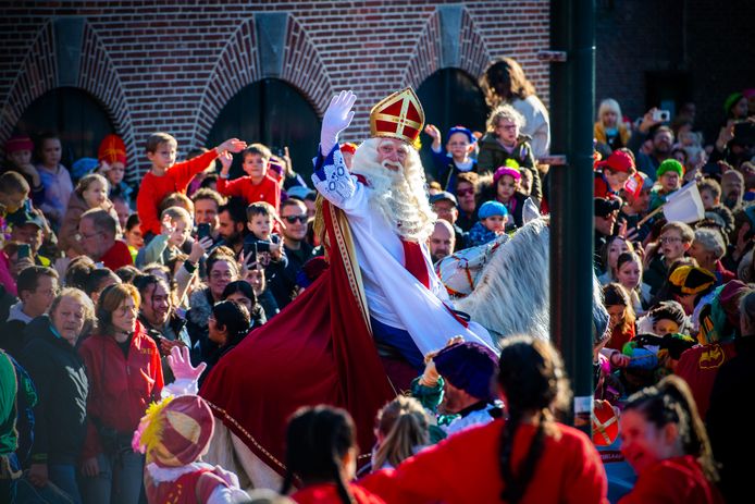 deksel Onderhoudbaar Pickering LEES TERUG | Sinterklaas is aangekomen in Nederland | Sinterklaasintocht  Hellevoetsluis | AD.nl
