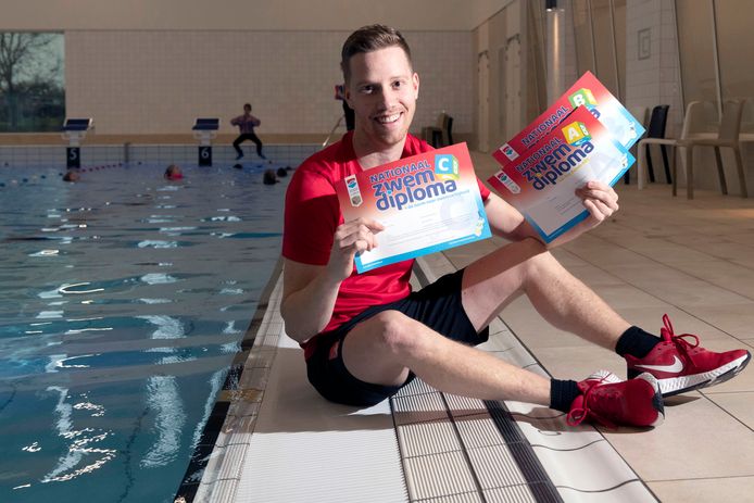 Jordi Stoelers, hoofd zwemzaken van Zwembad Tijenraan in Raalte. Tijenraan biedt sinds kort alleen nog maar het complete Zwem-ABC aan.