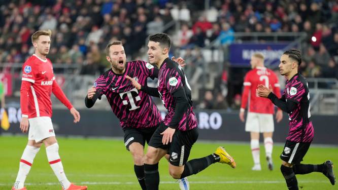 Grieken Douvikas en Pavlidis hebben dubbel gevoel na hattricks in doelpuntenregen: ‘It was a crazy night’