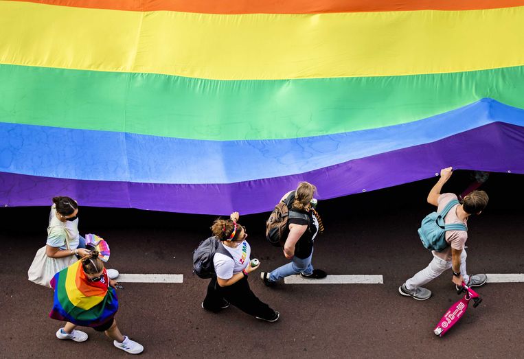 Opinie: ‘Moralisme van mijn generatie moet over meer gaan dan Pride’