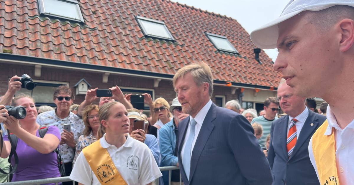 Koning Willem-Alexander op bezoek in Nieuw- en Sint Joosland: ‘Prachtig om die Zeeuwse paarden te zi
