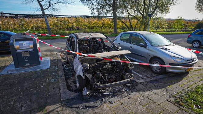 Weer is het raak in deze wijk in Arnhem: drie autobranden in nog geen uur tijd