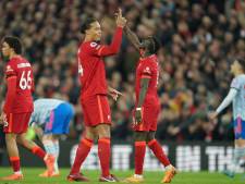 Liverpool houdt op Anfield helemaal niets heel van Manchester United en is weer koploper